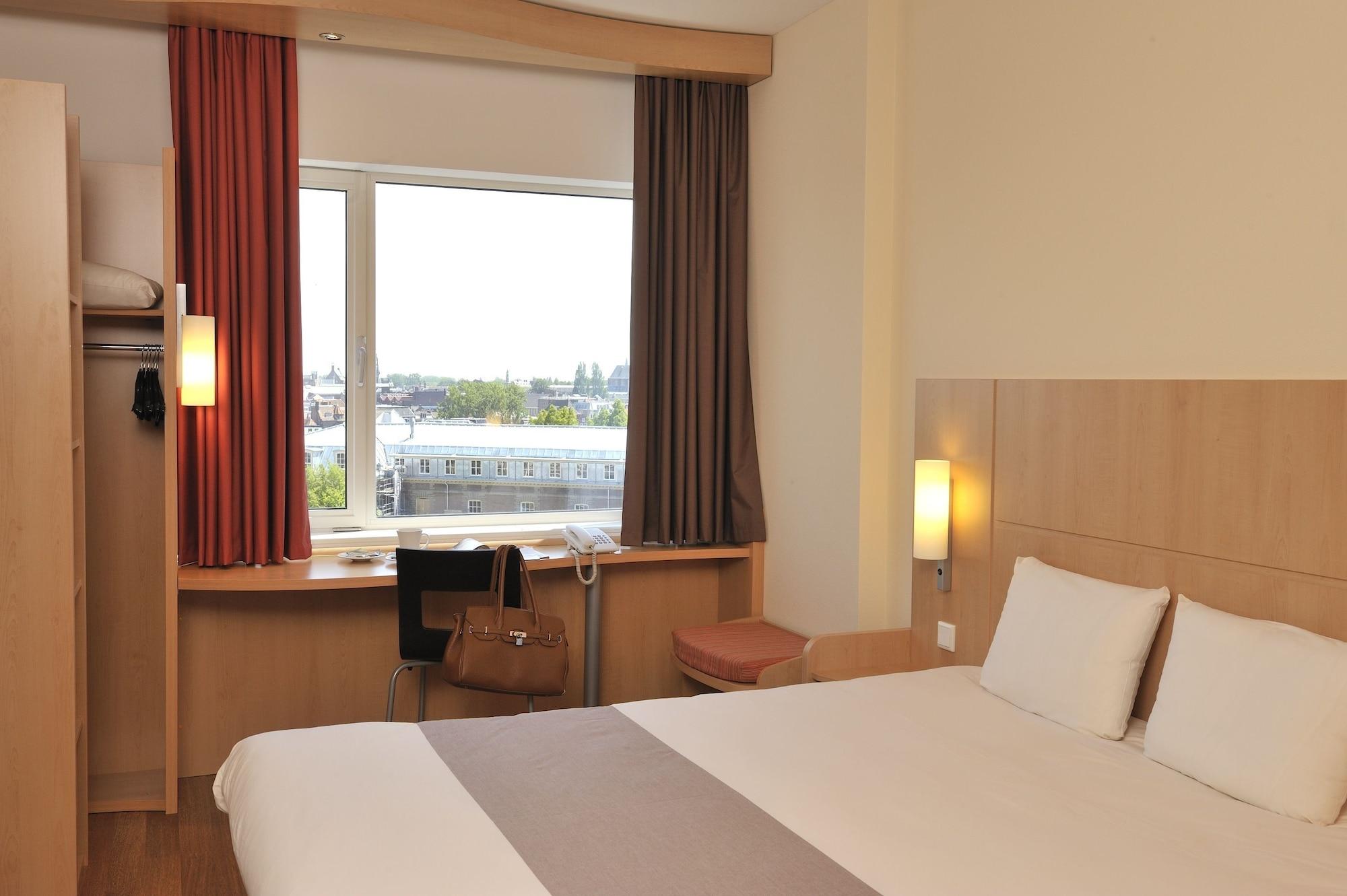 Ibis Centre 3*