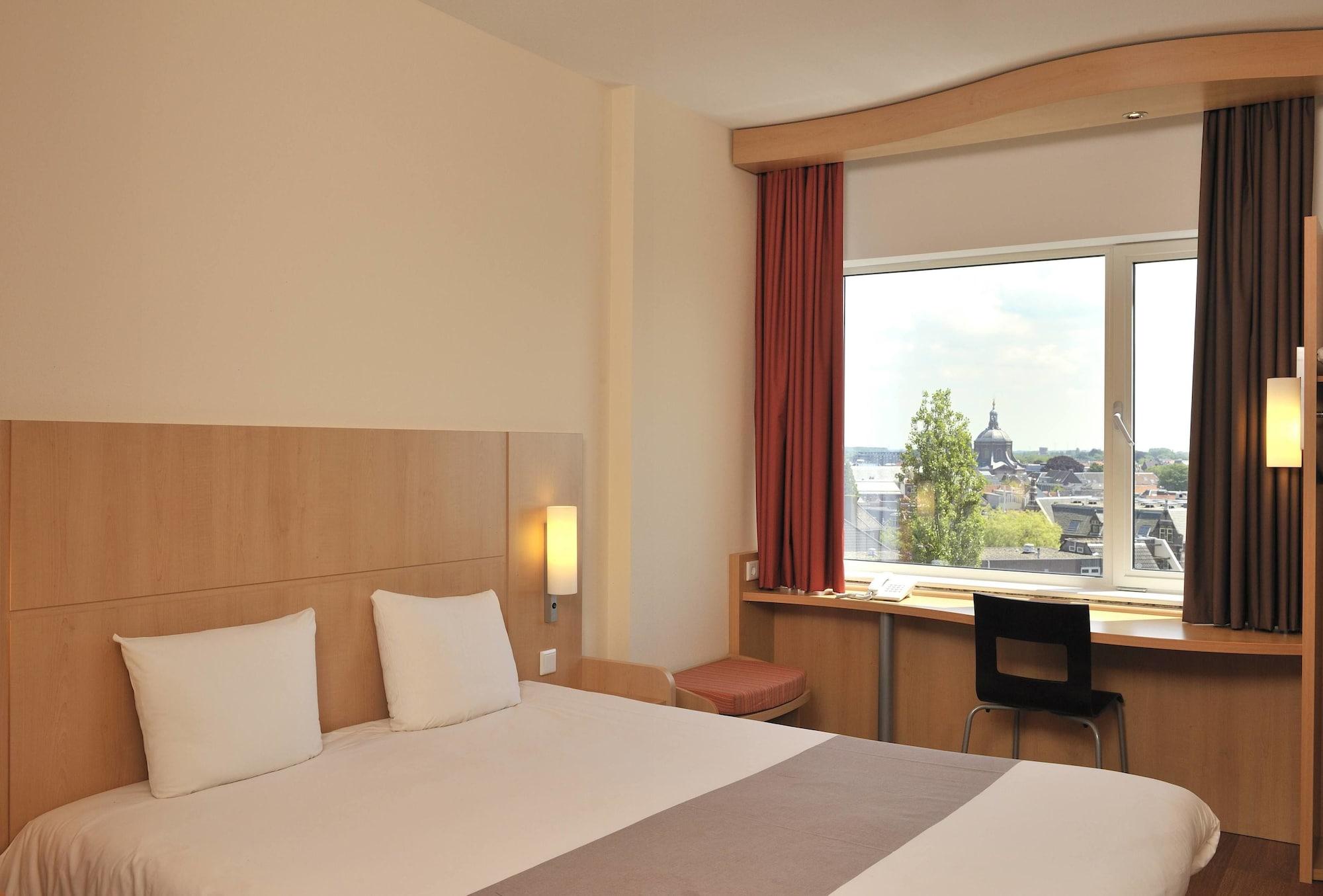 Ibis Centre Hotel 3*